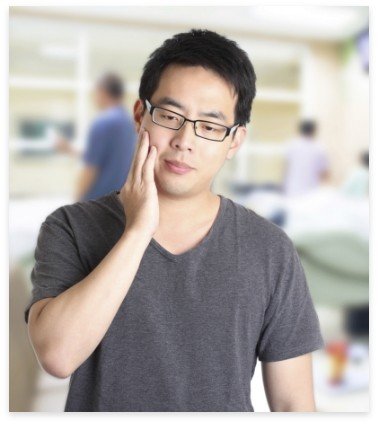 Young man in pain before wisdom tooth extraction